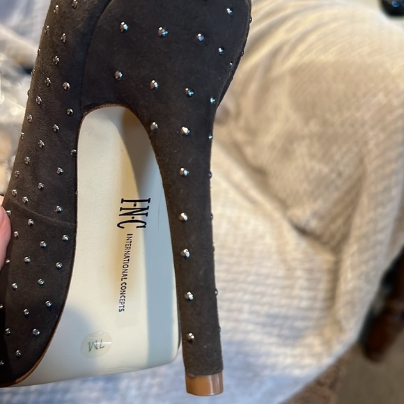 INC Suede Pumps with small studs - Picture 8 of 8